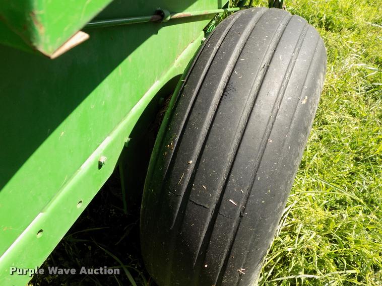 image for item DC7245 John Deere 348W square baler