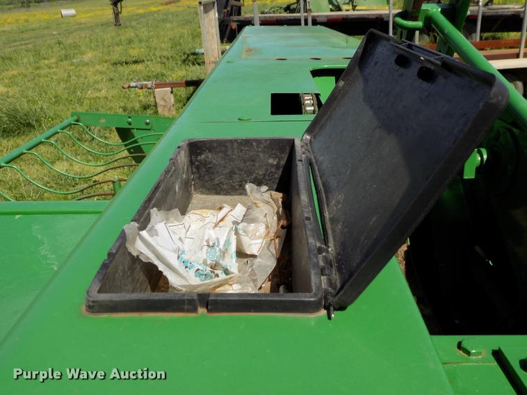 image for item DC7245 John Deere 348W square baler