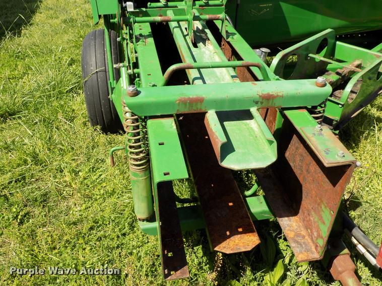 image for item DC7245 John Deere 348W square baler