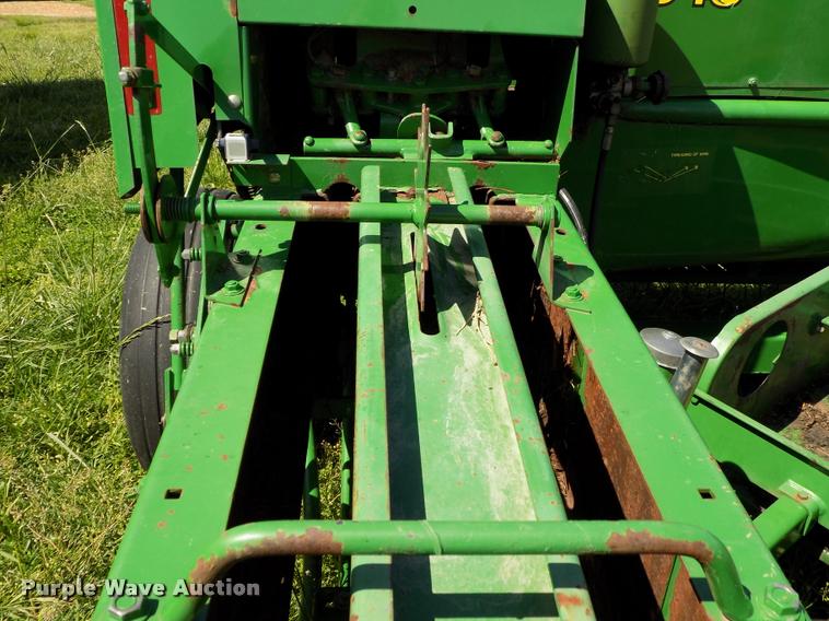 image for item DC7245 John Deere 348W square baler
