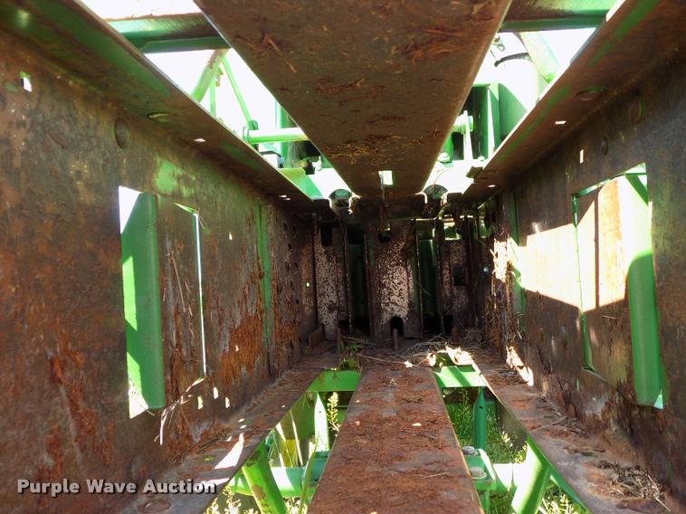 image for item DC7245 John Deere 348W square baler