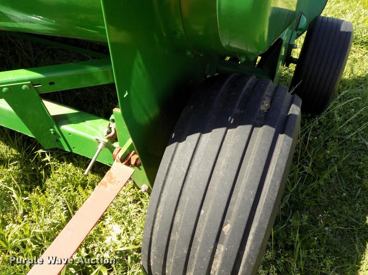 image for item DC7245 John Deere 348W square baler