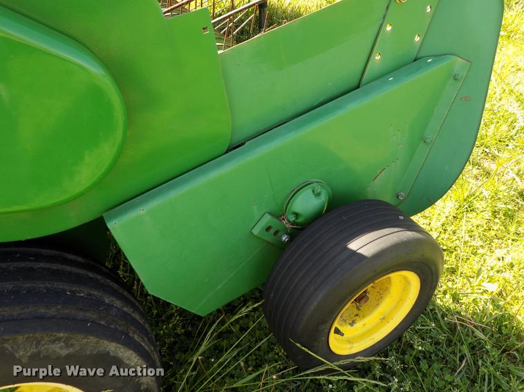 image for item DC7245 John Deere 348W square baler