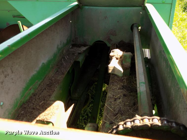 image for item DC7245 John Deere 348W square baler