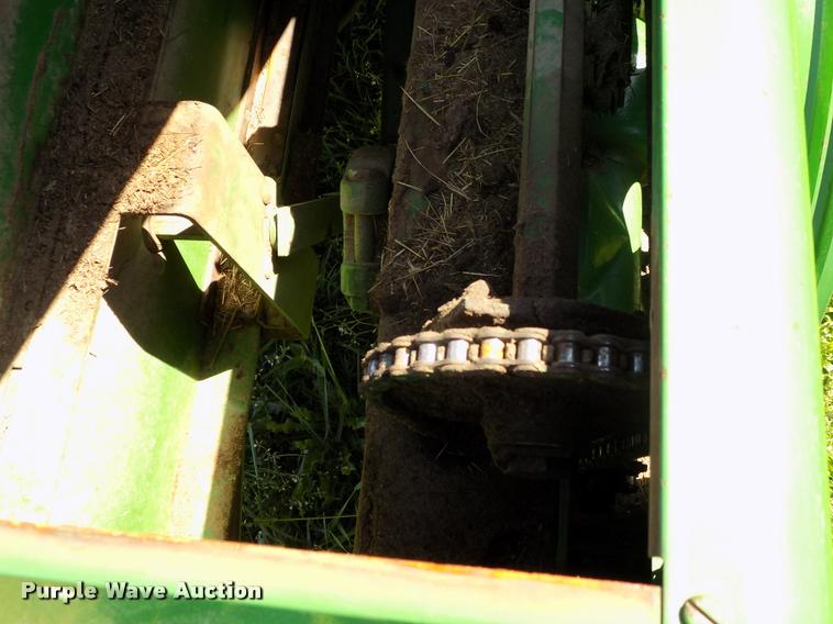 image for item DC7245 John Deere 348W square baler