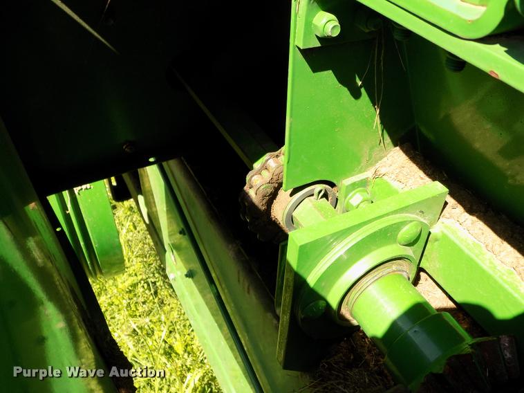 image for item DC7245 John Deere 348W square baler