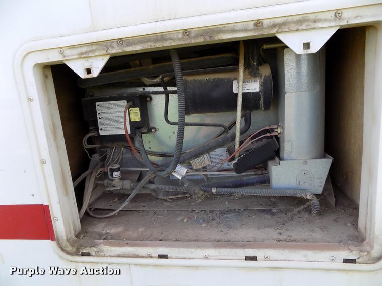 image for item DC7246 2007 Welchel enclosed trailer