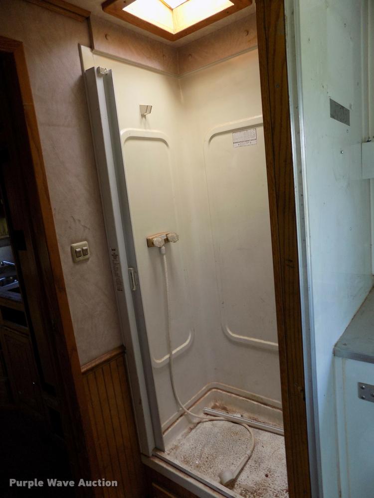 image for item DC7246 2007 Welchel enclosed trailer