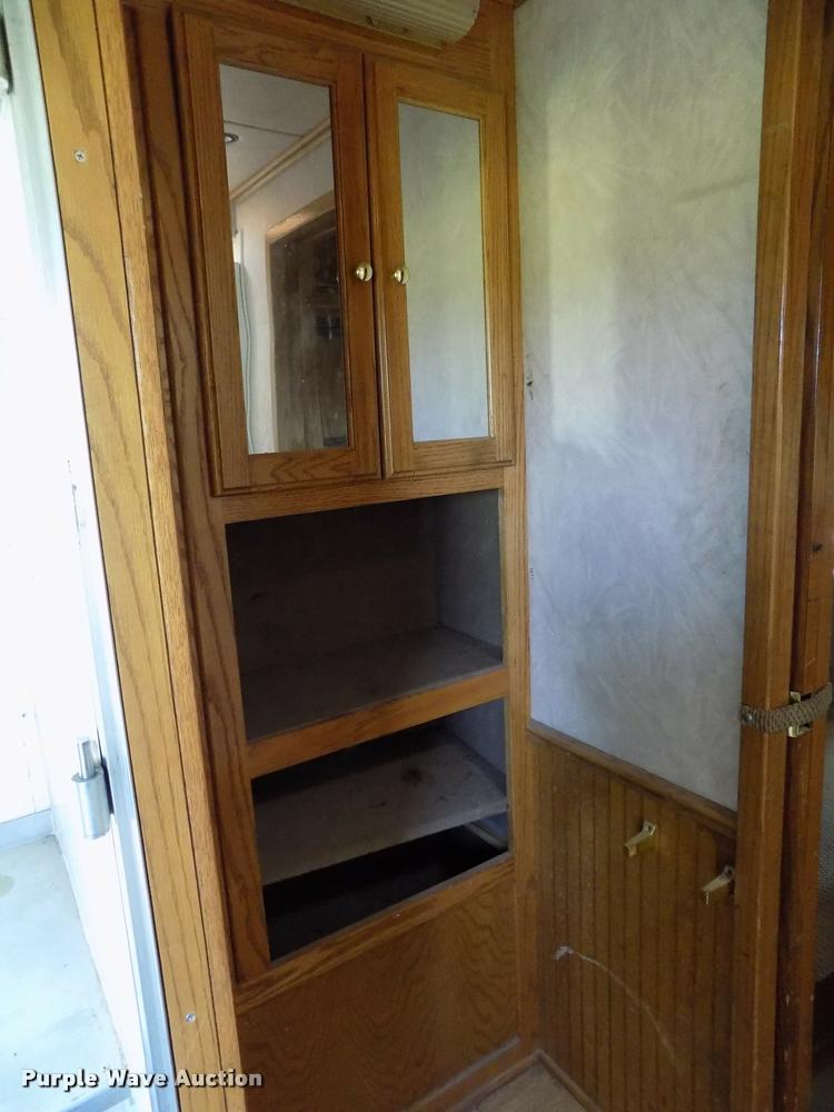 image for item DC7246 2007 Welchel enclosed trailer