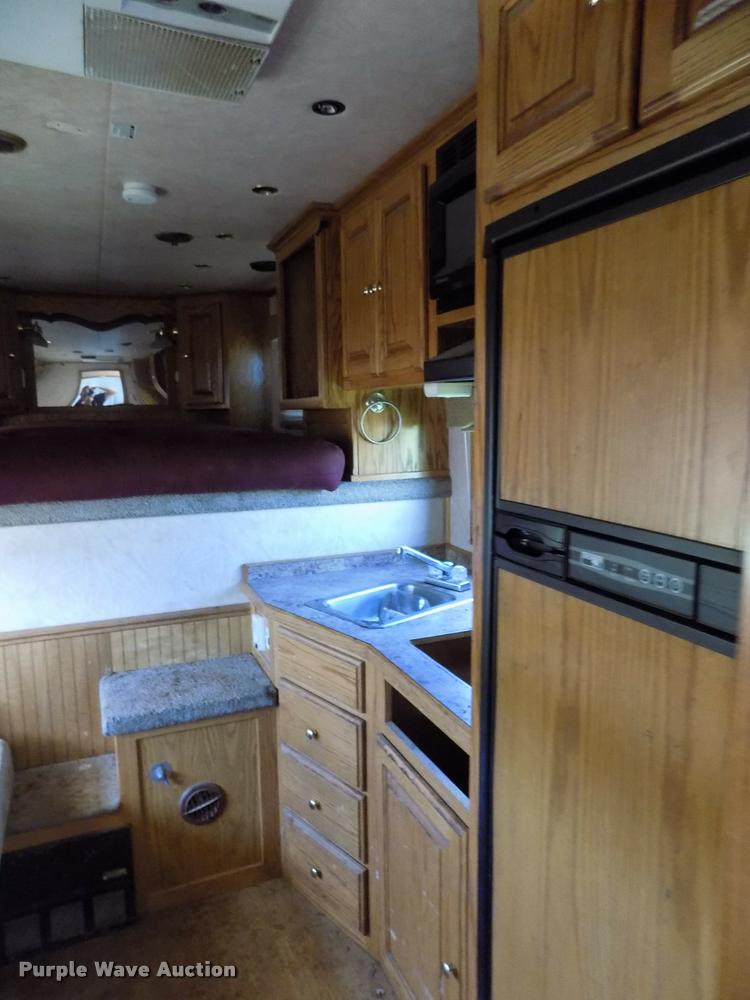 image for item DC7246 2007 Welchel enclosed trailer