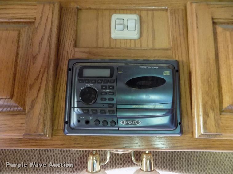 image for item DC7246 2007 Welchel enclosed trailer