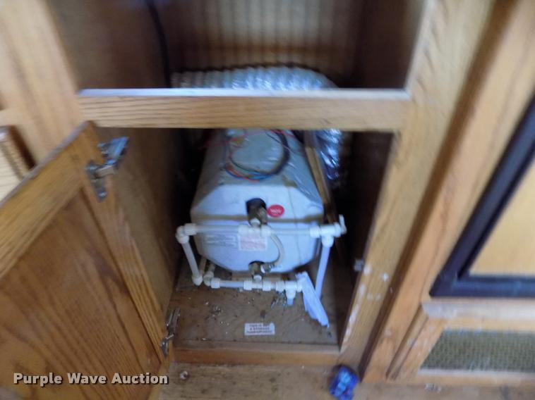 image for item DC7246 2007 Welchel enclosed trailer