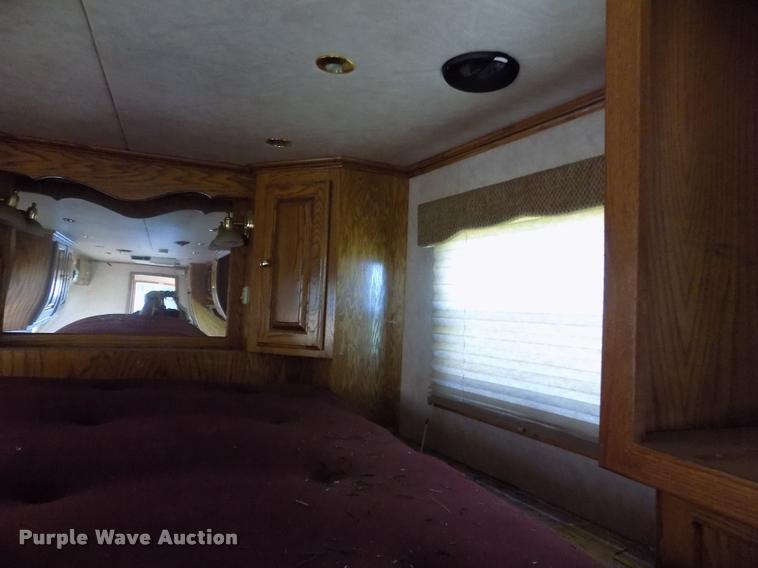 image for item DC7246 2007 Welchel enclosed trailer