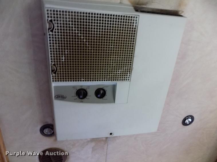 image for item DC7246 2007 Welchel enclosed trailer