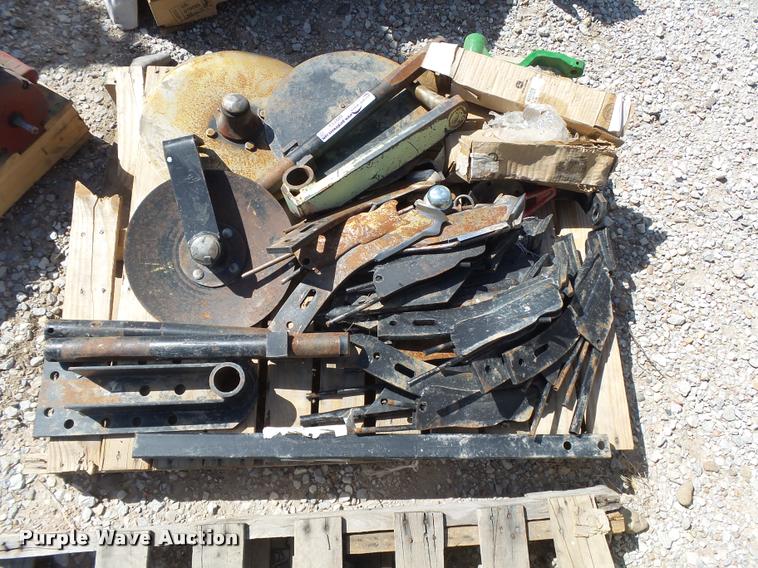 image for item DI9713 Ag equipment attachments