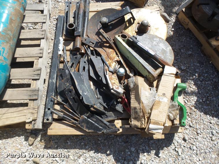 image for item DI9713 Ag equipment attachments