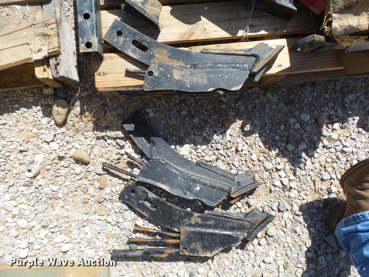 image for item DI9713 Ag equipment attachments