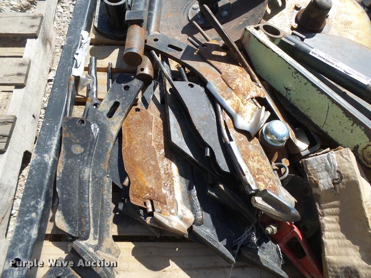 image for item DI9713 Ag equipment attachments