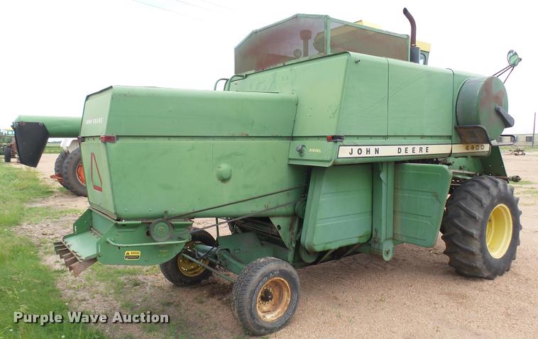 image for item DM9605 1975 John Deere 4400 combine