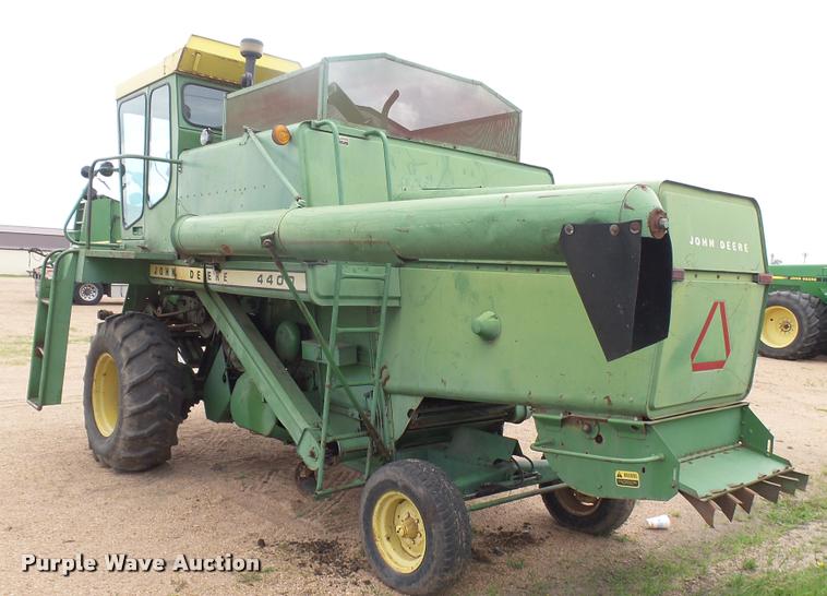 image for item DM9605 1975 John Deere 4400 combine