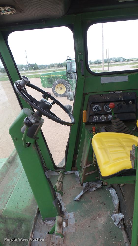 image for item DM9605 1975 John Deere 4400 combine