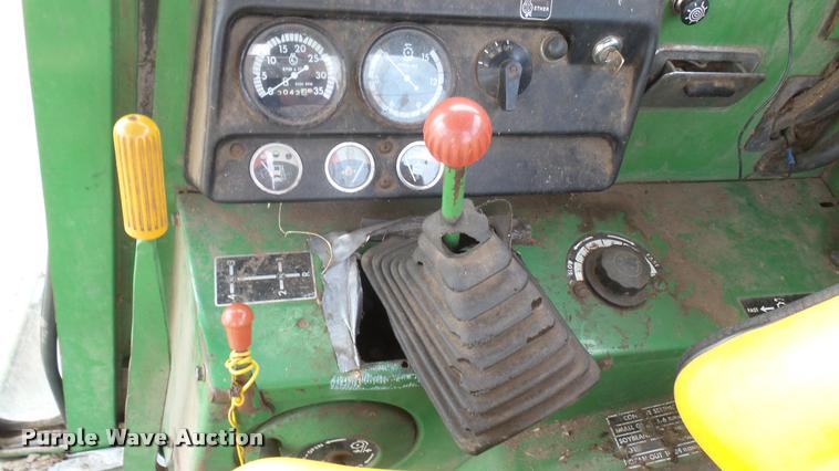 image for item DM9605 1975 John Deere 4400 combine