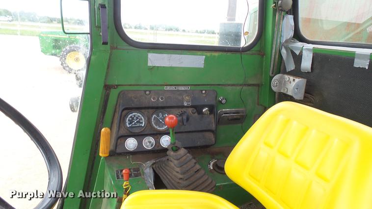 image for item DM9605 1975 John Deere 4400 combine