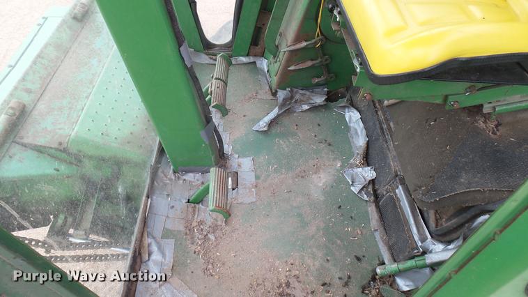 image for item DM9605 1975 John Deere 4400 combine