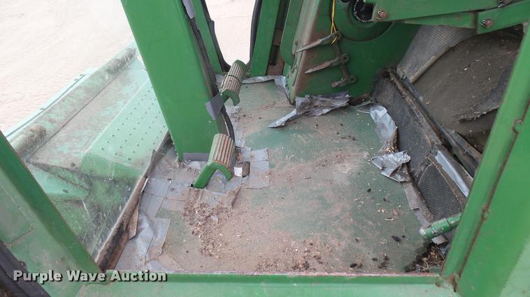 image for item DM9605 1975 John Deere 4400 combine
