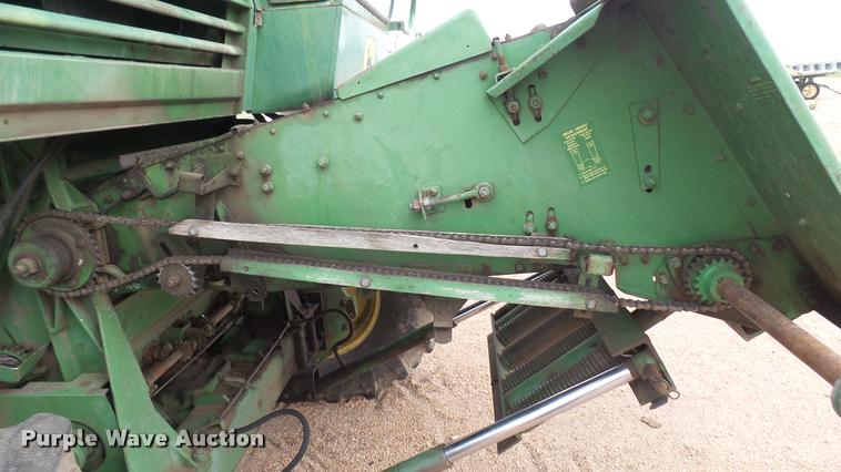 image for item DM9605 1975 John Deere 4400 combine