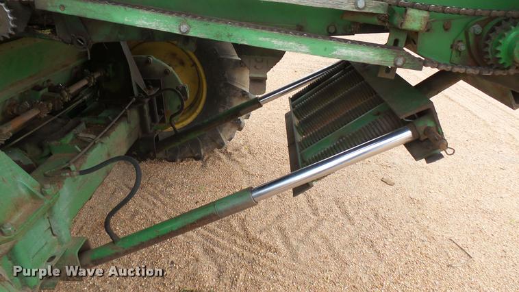 image for item DM9605 1975 John Deere 4400 combine