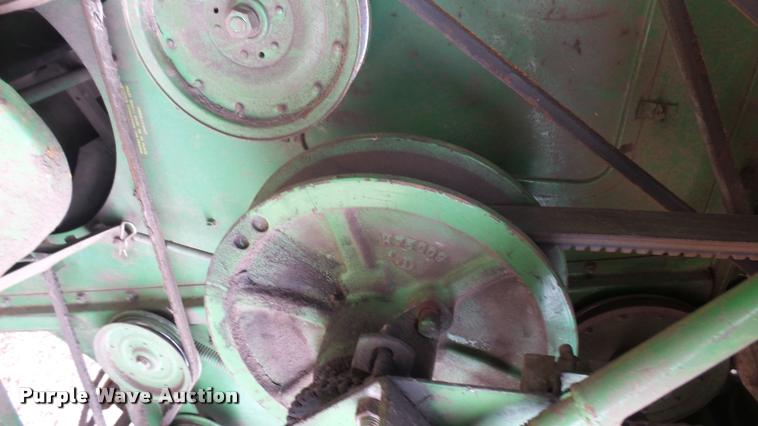 image for item DM9605 1975 John Deere 4400 combine