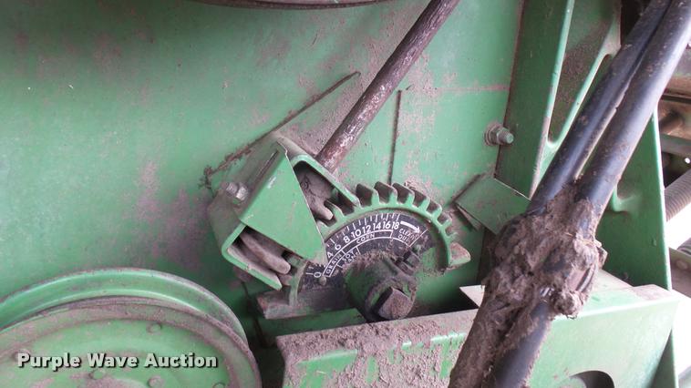 image for item DM9605 1975 John Deere 4400 combine