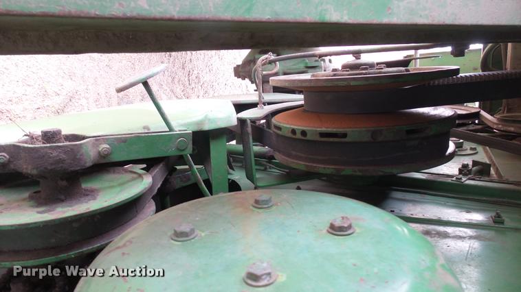 image for item DM9605 1975 John Deere 4400 combine