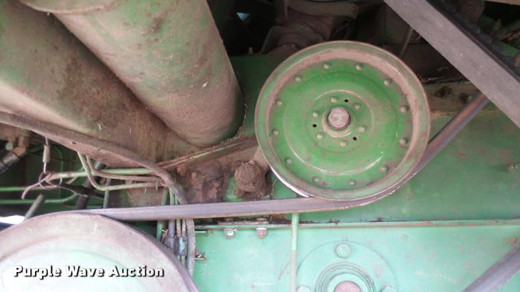 image for item DM9605 1975 John Deere 4400 combine