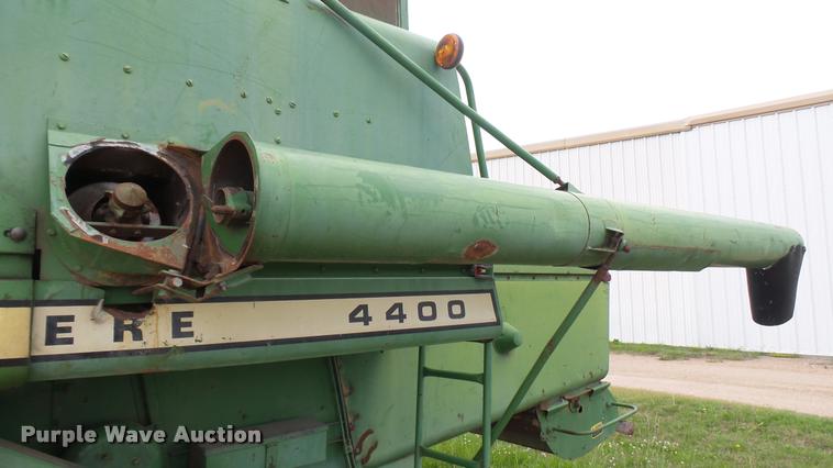 image for item DM9605 1975 John Deere 4400 combine