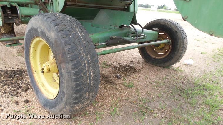 image for item DM9605 1975 John Deere 4400 combine