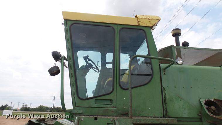 image for item DM9605 1975 John Deere 4400 combine