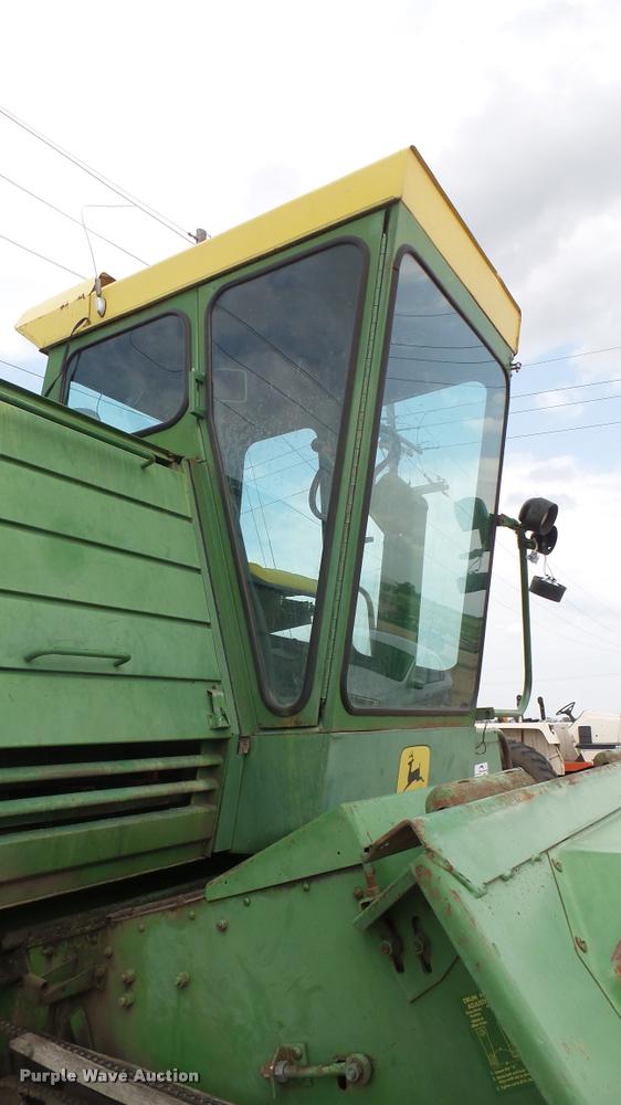 image for item DM9605 1975 John Deere 4400 combine
