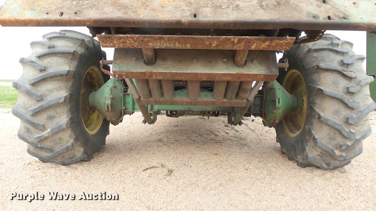 image for item DM9605 1975 John Deere 4400 combine