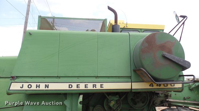 image for item DM9605 1975 John Deere 4400 combine