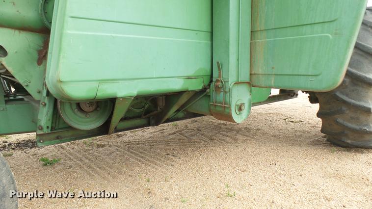 image for item DM9605 1975 John Deere 4400 combine