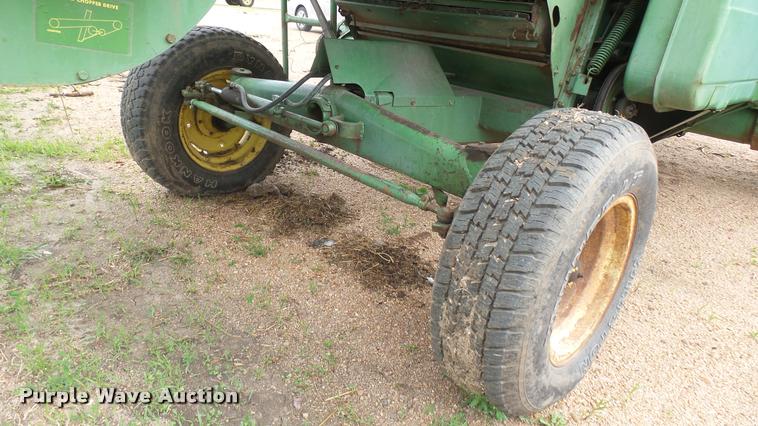 image for item DM9605 1975 John Deere 4400 combine