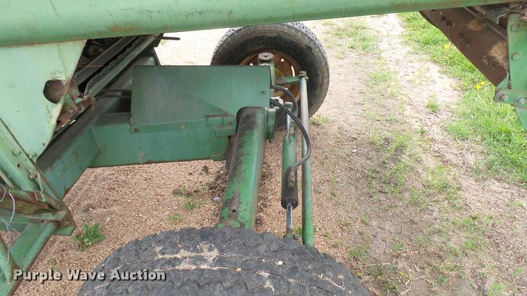 image for item DM9605 1975 John Deere 4400 combine