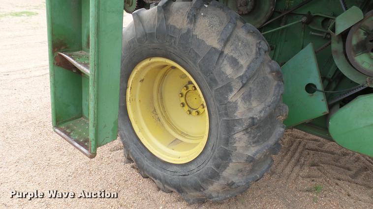image for item DM9605 1975 John Deere 4400 combine