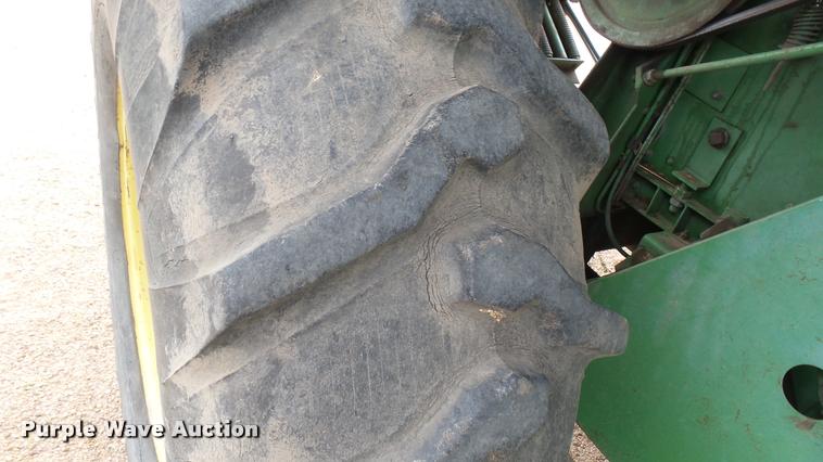 image for item DM9605 1975 John Deere 4400 combine