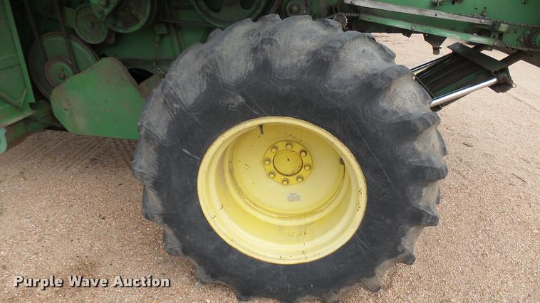 image for item DM9605 1975 John Deere 4400 combine