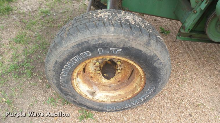 image for item DM9605 1975 John Deere 4400 combine