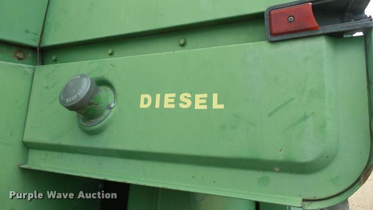 image for item DM9605 1975 John Deere 4400 combine