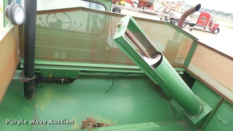 image for item DM9605 1975 John Deere 4400 combine